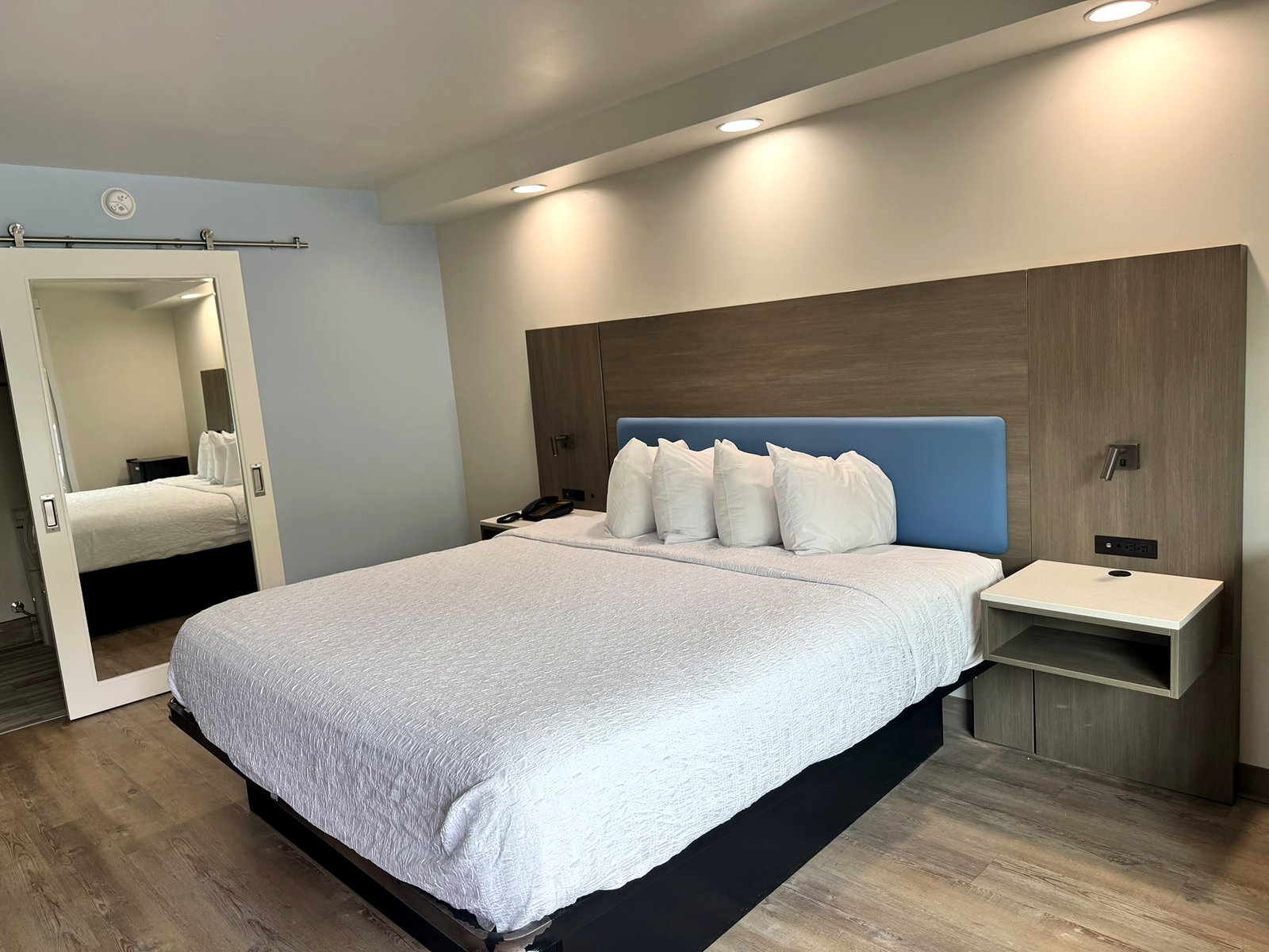 Mill Creek Inn guest room